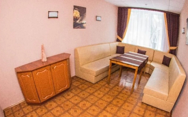 Viktoria - Zuro Hotel