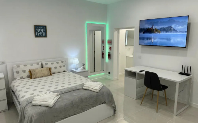 Luxurious Spacious Studio Retreat Close to Funchal