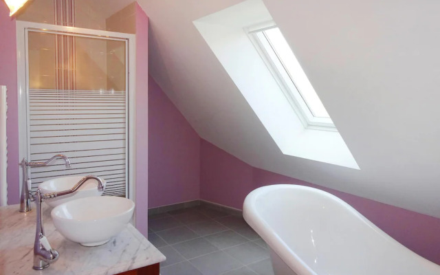 Semi Detached House, Bacilly