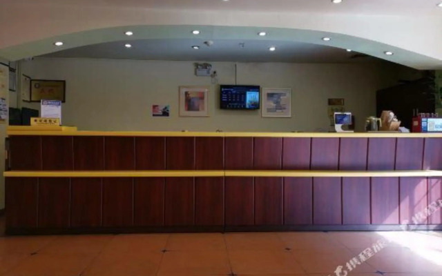 Home Inn Pebble Hotel (Liuzhou Five Star Pedestrian Street Diwang New World)