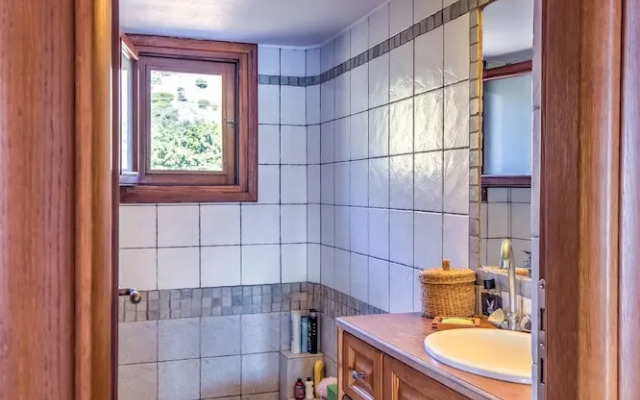 Sea Front Stone Villa Near Monemvasia