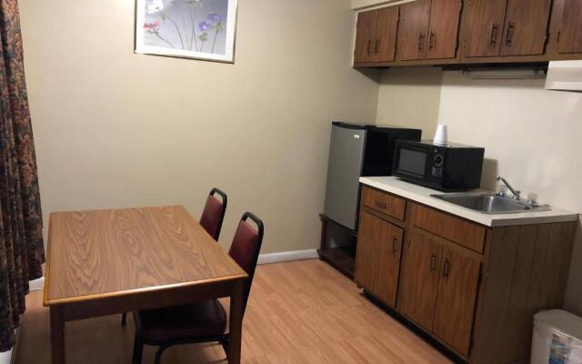 Village Inn Motel Holt