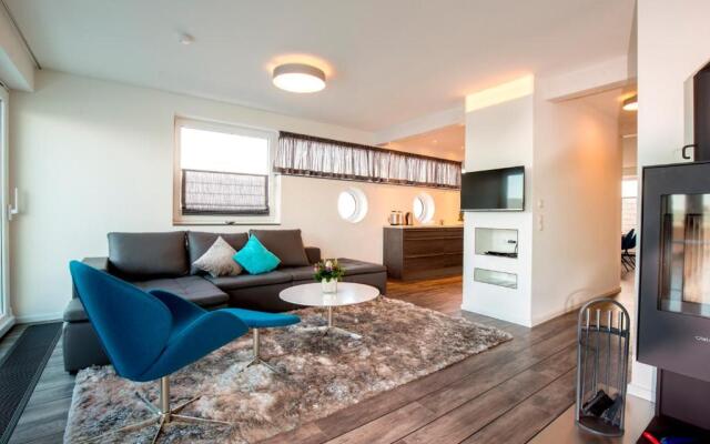 KYST 5410 Floating Home 2
