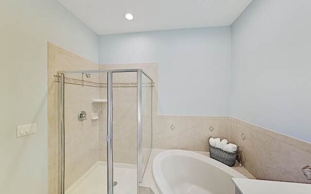 300cbw32 3 Bedroom Condo