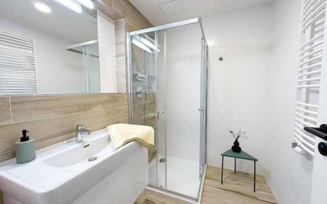 "new 3kk Apts: Holešovice Heart"