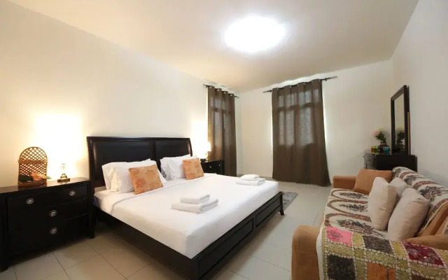 Signature Holiday Home-Masakin Al Furjan