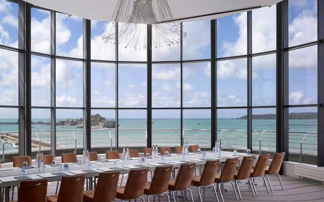Radisson Blu Waterfront Hotel, Jersey