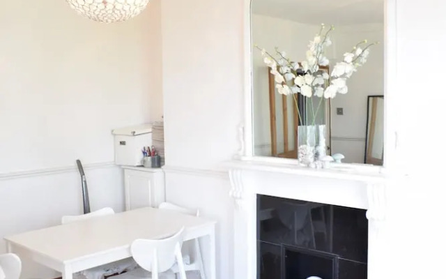 Sunny Flat Between Camden Town & Primrose Hill