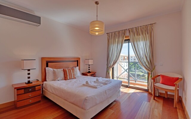 Albufeira Modern 1 With Pool by Homing