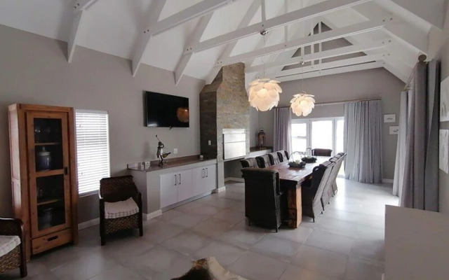 8 Prestwick St Francis Links