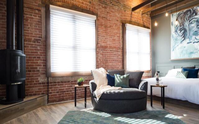48 King West Boutique Hotel