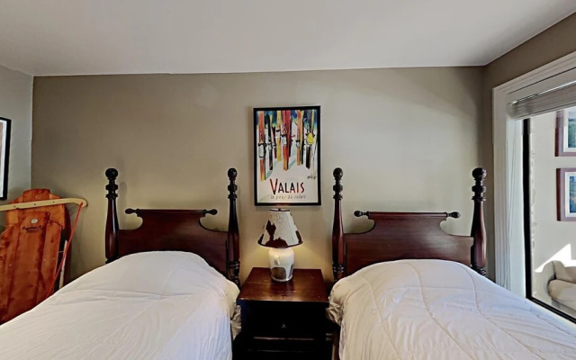 Spacious 2 BR Units at 1849 Condos With Free Pool, Parking & Wifi