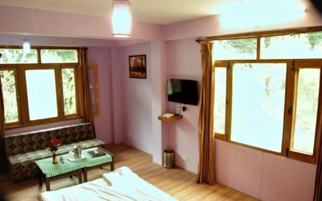 Hotel Chetna & Cottages