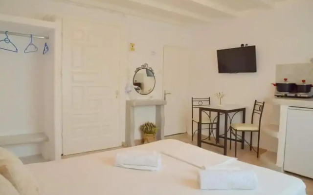 Anemelia Hotel Adamas