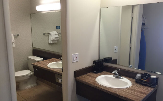 Astoria Riverwalk Inn