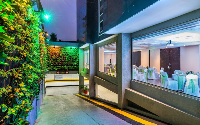 One Sixteen Hotel