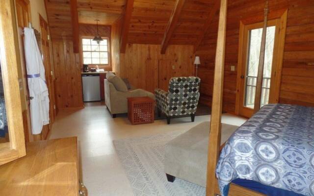 Creekside Paradise Bed and Breakfast
