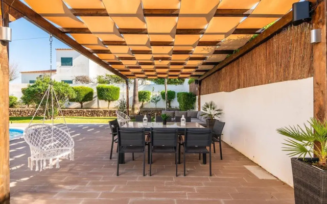 Villa Baltin With 4 Bedrooms and 3 Bathrooms