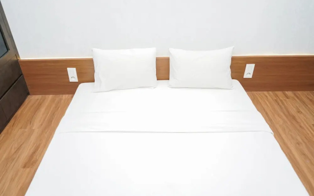 Studio Modern Japanese Style near Aeon BSD at B Residence Apartment – Guest Rooms – Legok