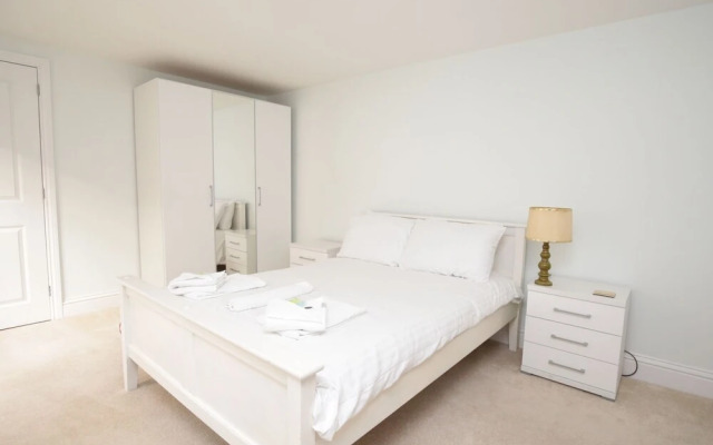 Lovely Central Oxford Apartment + Sun Trap Patio