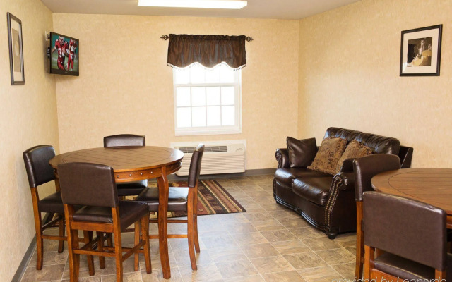 Red Roof Inn & Suites Dickinson