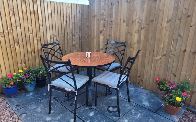 Forest Cedar Lodge, Cinderford, Sleeps 4