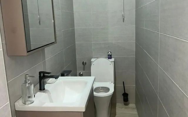 2BR Apartment With Pool and Wifi Near Airport