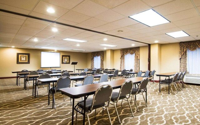 Comfort Inn & Suites Suwanee - Sugarloaf