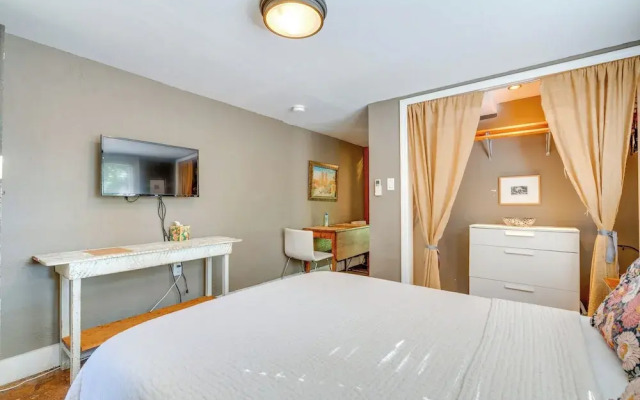 4 Mi to Dtwn: Pet-friendly Austin Studio