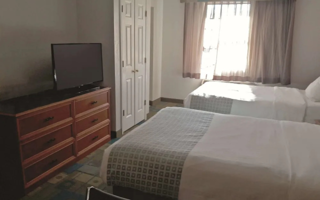 La Quinta Inn Pittsburgh Airport