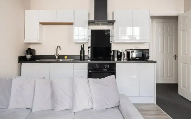 Stunning 2 Bed in Centre of Cheltenham