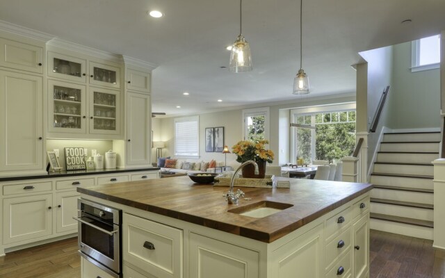 552 Paseo Street 4 Bedroom Home by Redawning