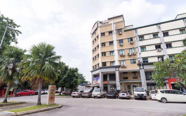 OYO 89717 Budget Star Hotel