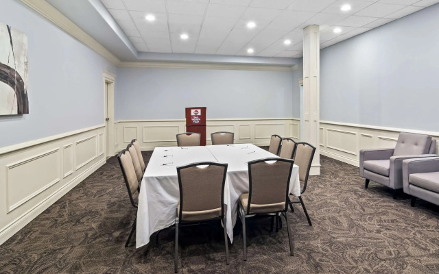 Best Western Plus Pitt Meadows Inn & Suites