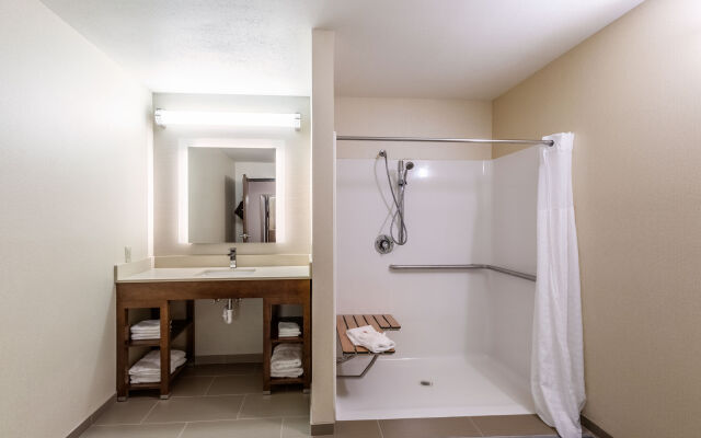 Quality Inn & Suites Escanaba North
