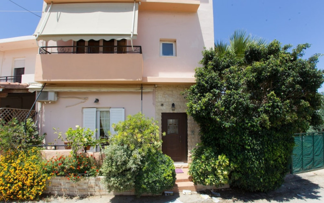 Kostas Apartment Very Near to Amoudara Beach