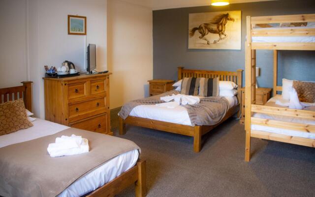 Stonehenge Inn & Shepherds Huts