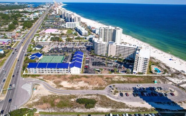 Beach View 3br/2ba W/pools Sleeps 8