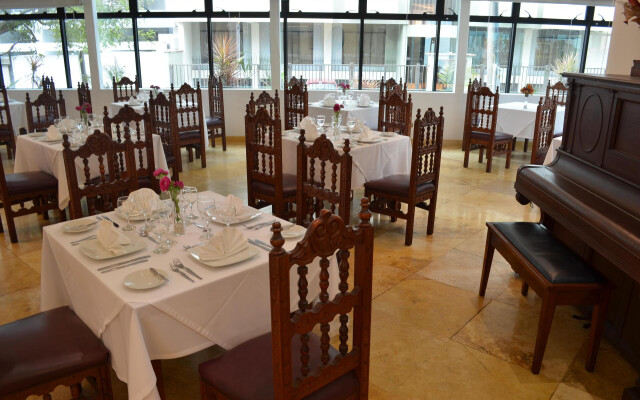 Miraflores Colon Hotel