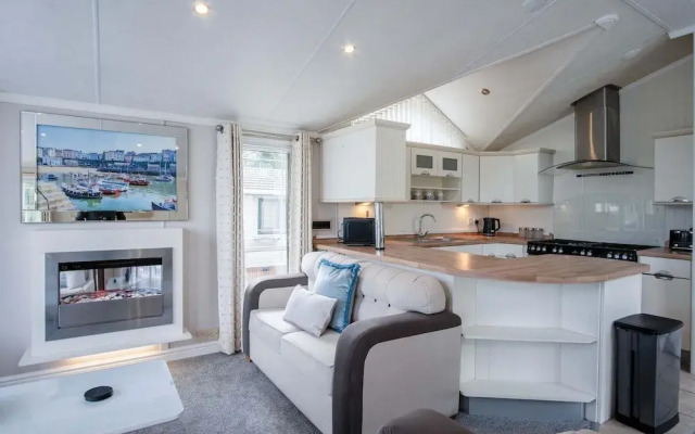 2 Manor Lodge - 2 Bedroom Lodge - Pendine