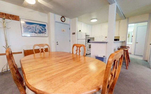 Summit 41 Spacious and Stones Throw to Eagle Lodge by RedAwning