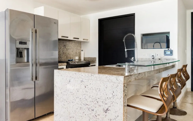 Elements Penthouse 22 4 Bedroom Condo by RedAwning