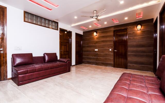 Oyo Flagship 16044 Sector 18