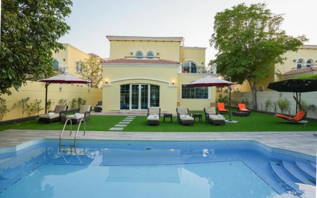 6 plus 1 Bdr Villa Jumeirah Park with Amz Climatized huge private pool - 5 min from Jbr beach