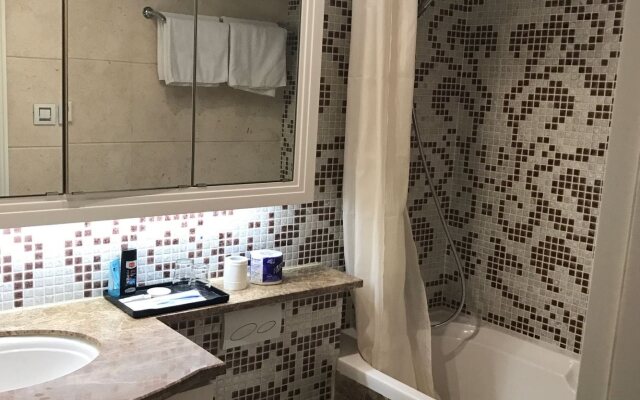 Ri Yue Guang Apartment