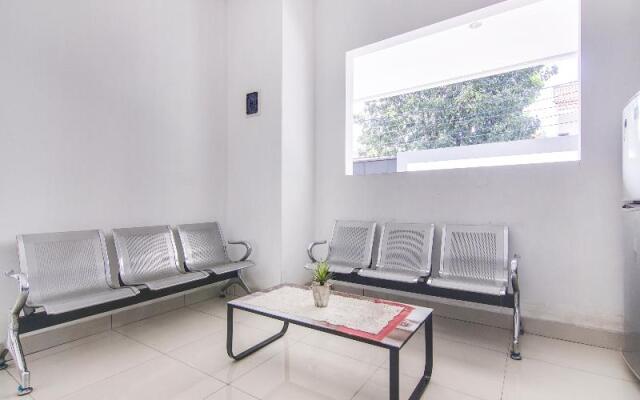 OYO Life 90084 Merpati Place