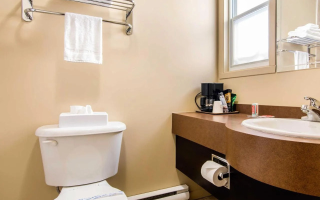 Econo Lodge St. Apollinaire