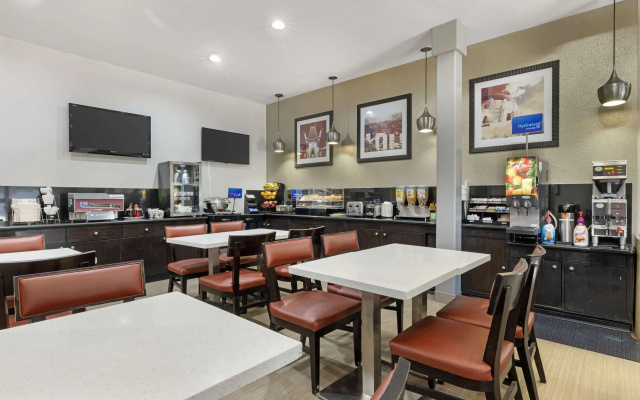 Best Western Royal Palace Inn & Suites