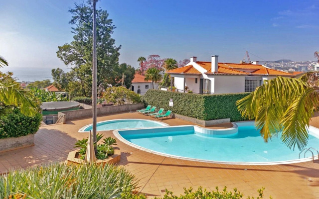 City Breaks With Pool - Belvedere Apartment