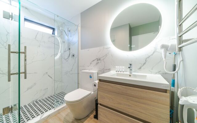 Browns Bay Brand New Super Modern 2